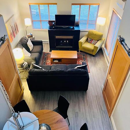 Tyndalstone Lodge 3 Bedroom In The Heart Of Village North Whistler Extérieur photo