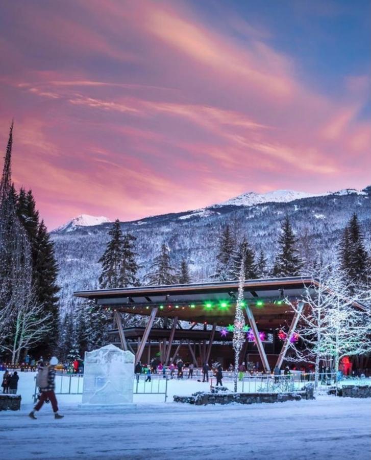 Tyndalstone Lodge 3 Bedroom In The Heart Of Village North Whistler Extérieur photo