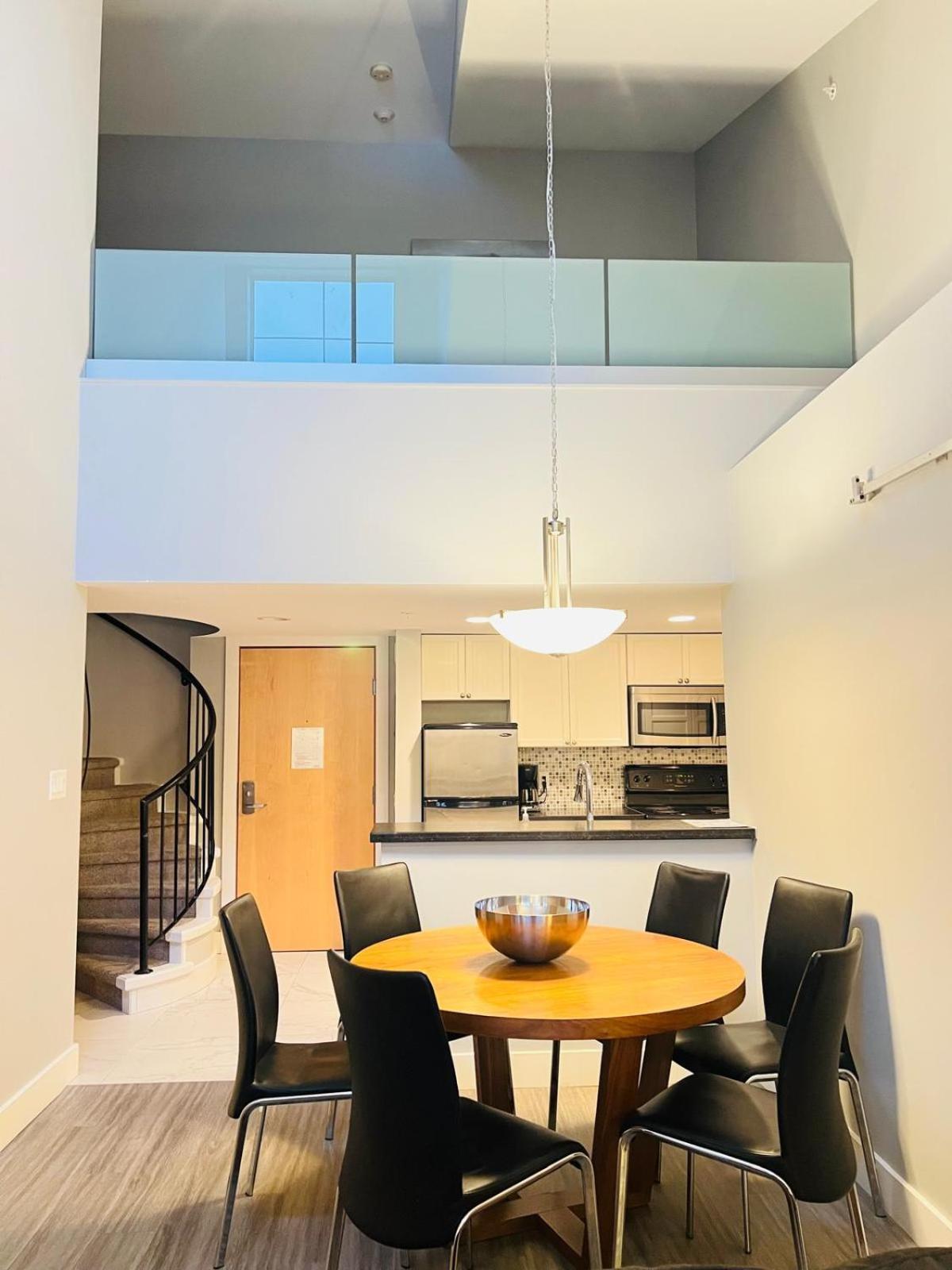 Tyndalstone Lodge 3 Bedroom In The Heart Of Village North Whistler Extérieur photo