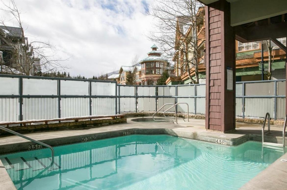 Tyndalstone Lodge 3 Bedroom In The Heart Of Village North Whistler Extérieur photo