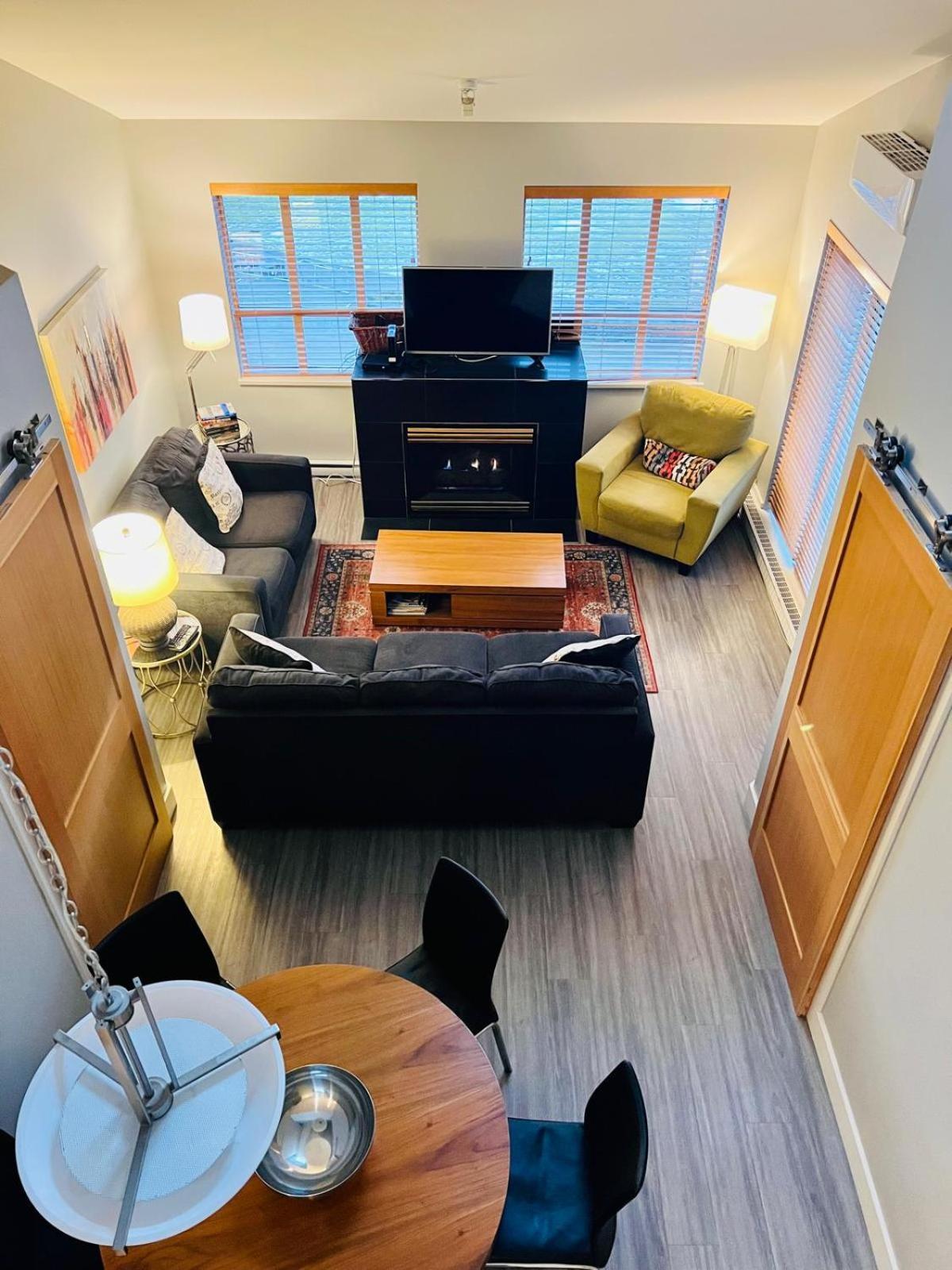 Tyndalstone Lodge 3 Bedroom In The Heart Of Village North Whistler Extérieur photo