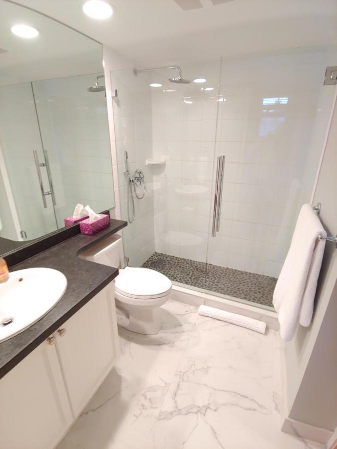 Tyndalstone Lodge 3 Bedroom In The Heart Of Village North Whistler Extérieur photo