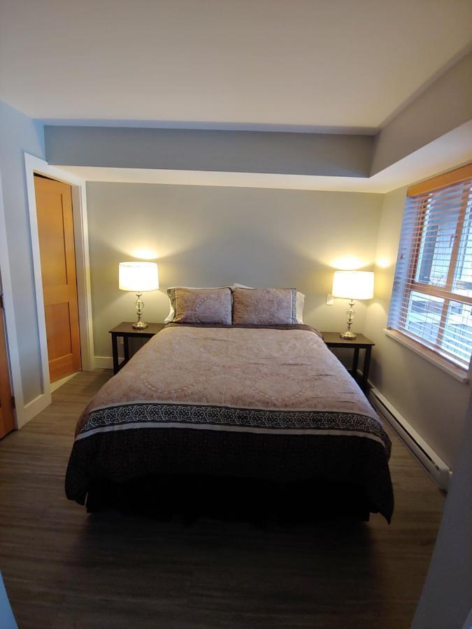 Tyndalstone Lodge 3 Bedroom In The Heart Of Village North Whistler Extérieur photo