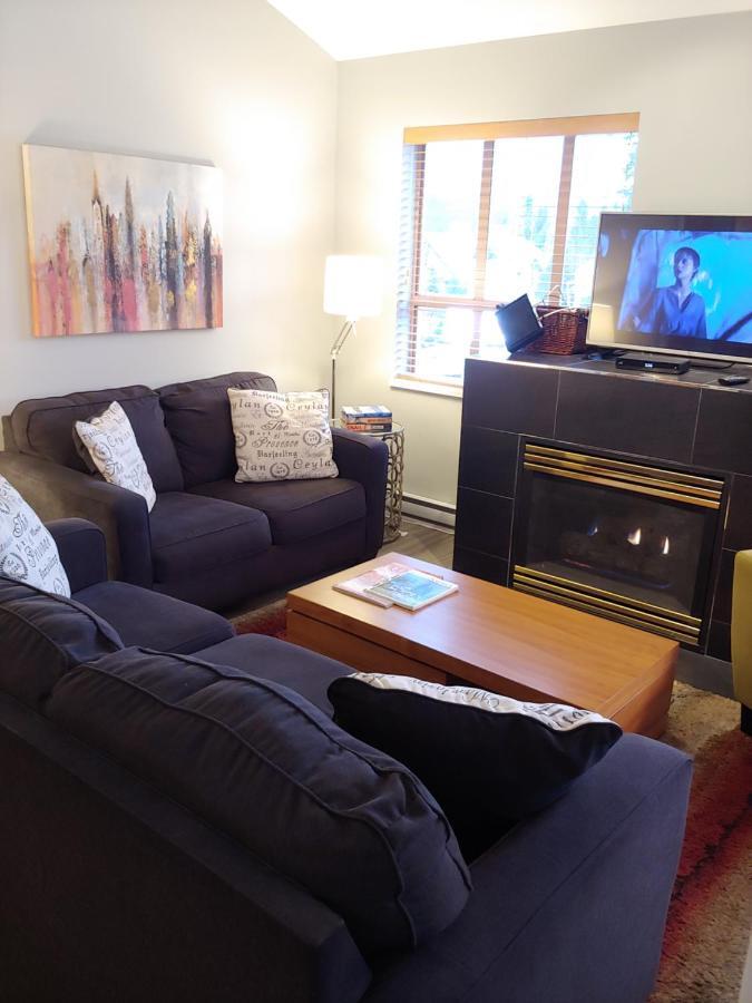 Tyndalstone Lodge 3 Bedroom In The Heart Of Village North Whistler Extérieur photo