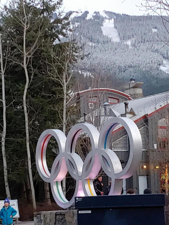 Tyndalstone Lodge 3 Bedroom In The Heart Of Village North Whistler Extérieur photo